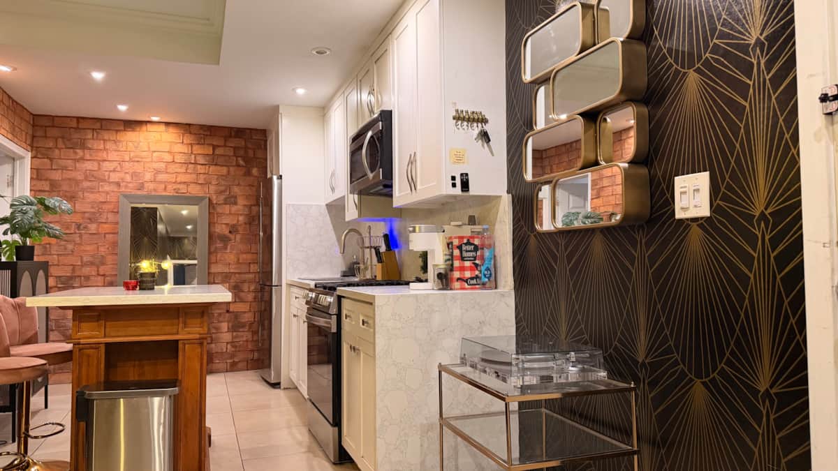 Le Velours Déco – Art Deco Retreat in East Village — photo 2