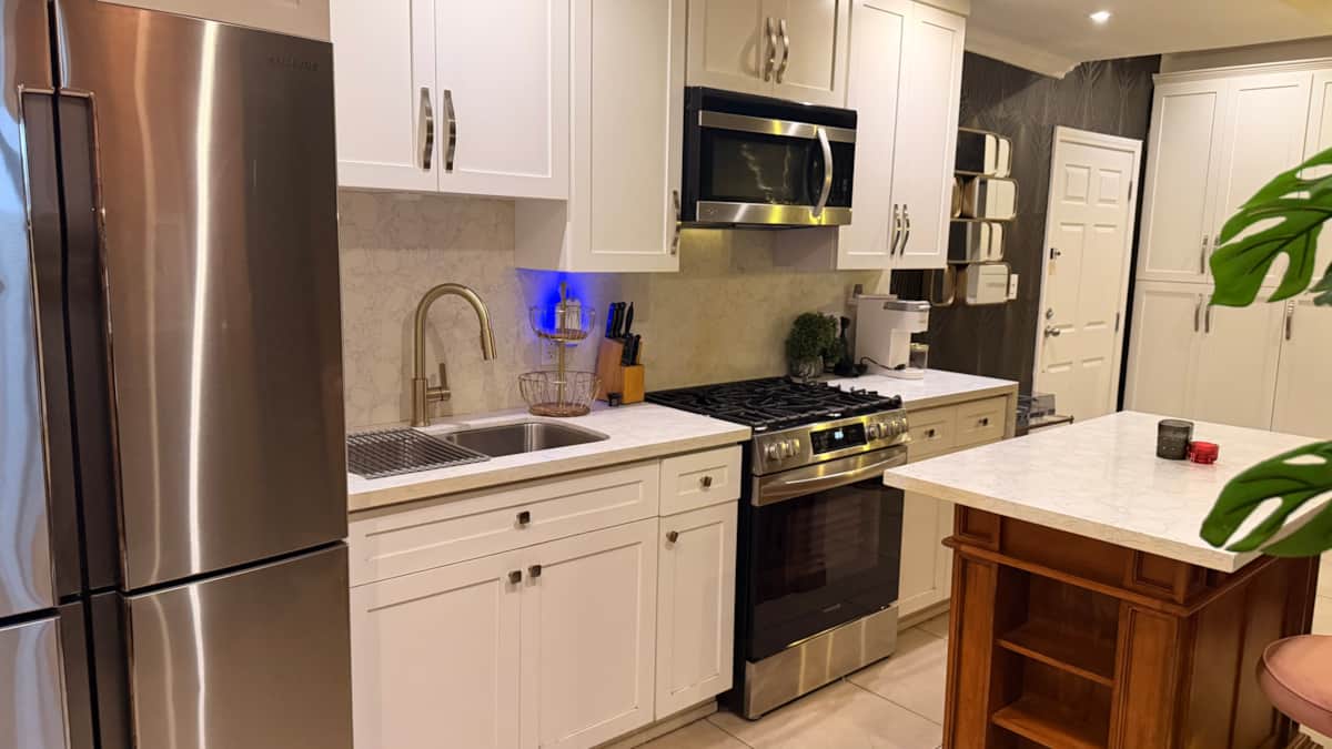 Le Velours Déco – Art Deco Retreat in East Village — photo 4