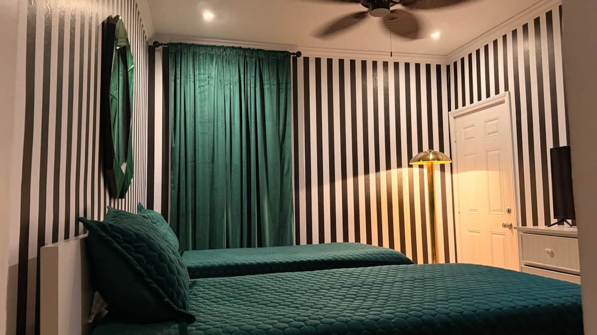 Le Velours Déco – Art Deco Retreat in East Village — photo 5